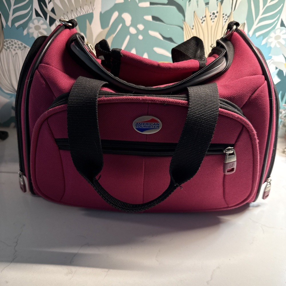 American Tourist PINK Travel CarryOn Overnight Bag Duffle Bag Gym Bag 14"x12"x9" - Picture 1 of 9